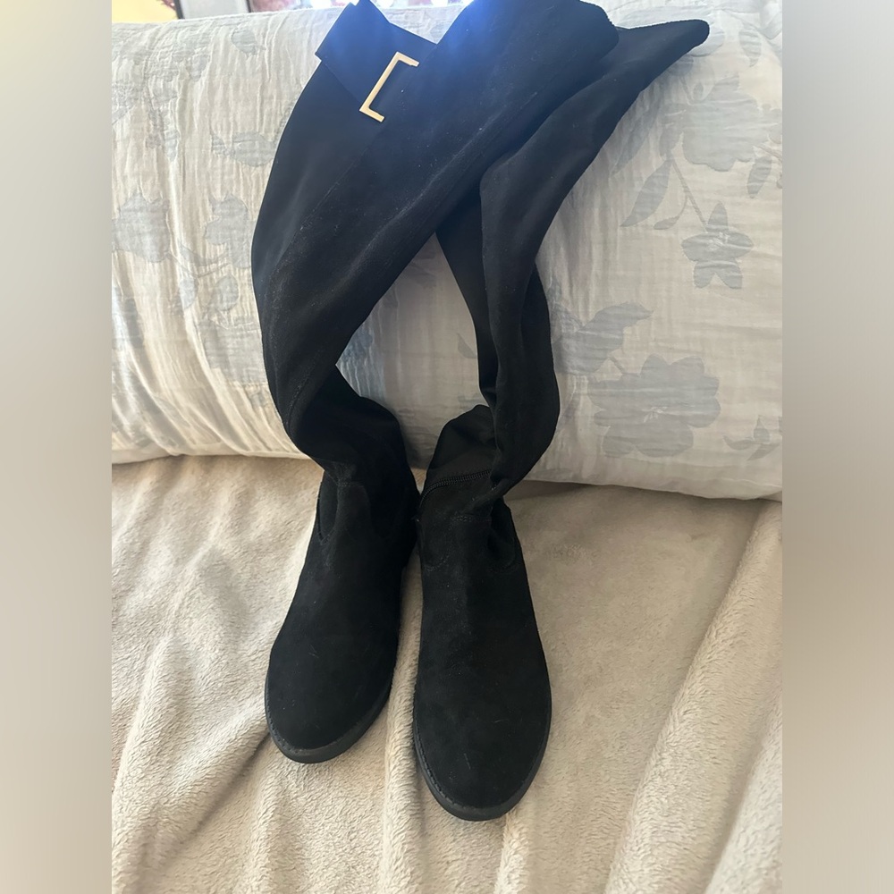 Onya size 6 women’s high boots black